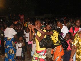 Ces images sont celles de la campagne d'évangélisation animée par la Sr Irène MAKOSSO du 10 au 12 juin 2010 au quartier Tchimagni à Pointe-Noire