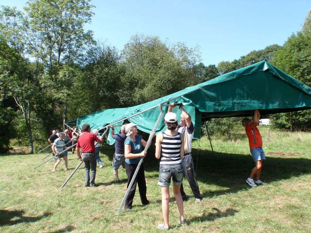 Dimanche 21 Août 2011 c'est la fête des vieux métiers sur le domaine de Trotté, commune de Saint-Pierre-des-Nids. Toute la journée le soleil est de la partie.