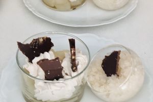 Poires aux épices, chantilly marron et son granité