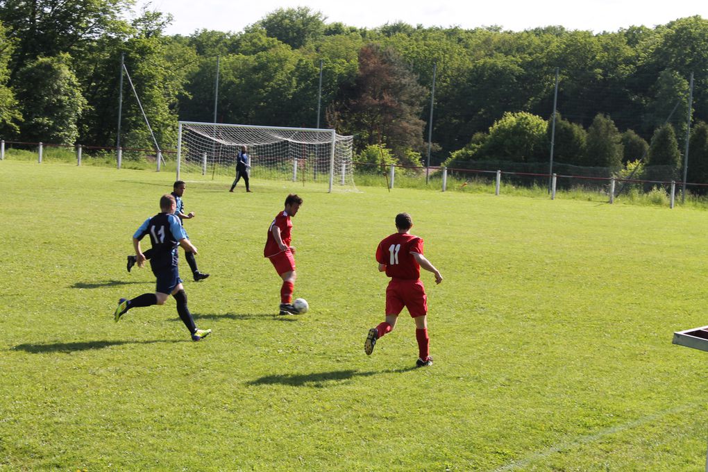 ON EST BIEN AU FCD, Non ?

DIMANCHE 10 JUIN : Assemblée générale à l'Auberge du Lac. Il faudrait qu'on sache sur qui compter. Nous, nous comptons tous sur vous ! Vous savez ce que vous avez au FCD. Cela se voit sur ces photos ! Des bases solides.