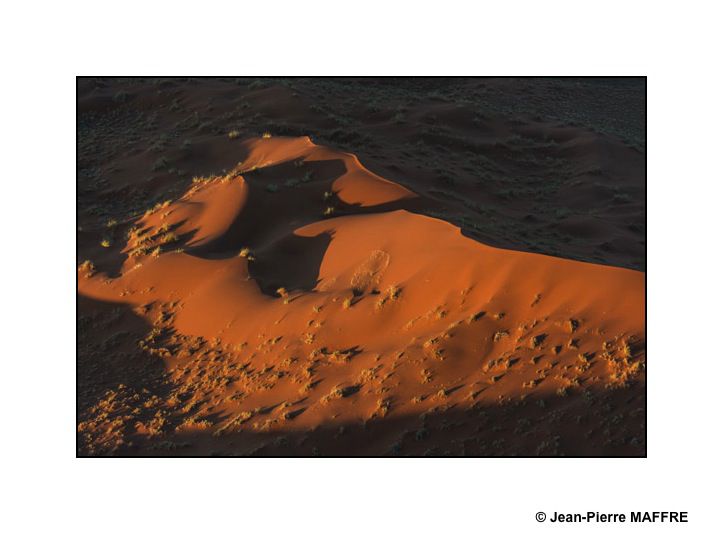 Les dunes du Namib, les plus anciennes et les plus grandes du monde, sont situées dans la région de Sossusvlei dans le désert Namibien.