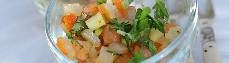 Tartare de poissons fumés à la pomme verte, coriandre et aneth