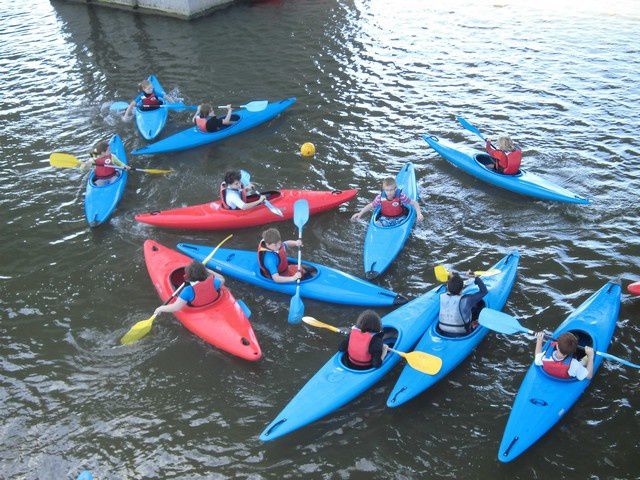 Les CM1 ont  marché sur les kayaks !…