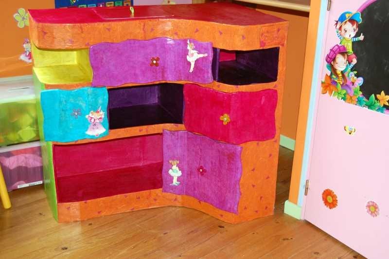 Quelques photos des cours et stages de formation à la création de meubles en carton organisés depuis 2009
