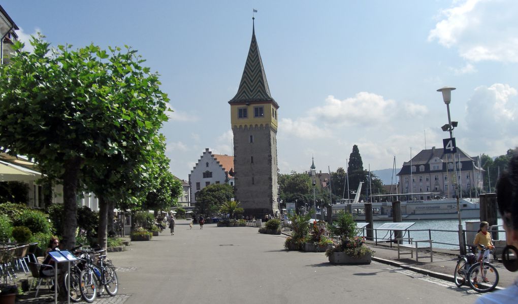 Lindau-Insel au bord du lac de Constance ou Bodensee, à la rencontre des frontières allemande, autrichienne et suisse.
