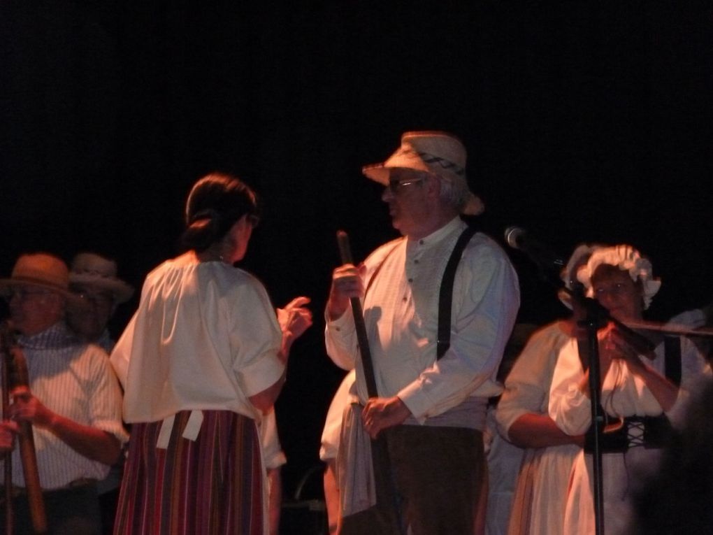 17 mai 2013 - La CANTILENE remet çà ! Dans la nouvelle salle de Rethel, "L'ATMOSPHERE" , avec le concours des services de la ville, des opérettes à grand spectacle pour le plaisir de 350 spectateurs.