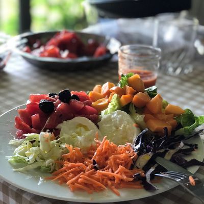Salade colorée et rafraîchissante, sucrée/salée