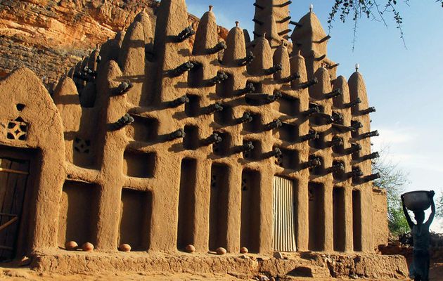 Des Oradour-sur-Glanes en terre africaine. On n'aurait jamais cru voir ça. 