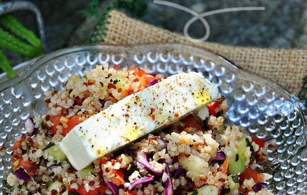 Salade de quinoa boulgour, tomate, concombre & fêta