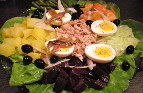 SALADE NICOISE ......