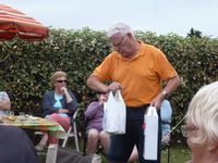 Remise des prix aux gagnants des différents jeux,par Lionel Fougéres Notre Président