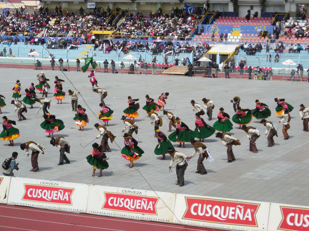 Virgen de la Candelaria : Danses autochtones
Islas Uros
Puno, ville à 3800 mètres d'altitude