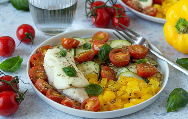 Poulet façon caprese et légumes d'été rôtis