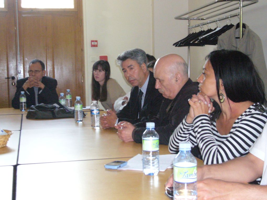 Commémoration du 12 mai 1962 en 2011 par les harkis d'Ile-de-France.

Conférence de Charles TAMZAOUNT

Dépôt de gerbe dans le XIXème arrondissement de Paris

Verre de l'amitié en clôture de journée.