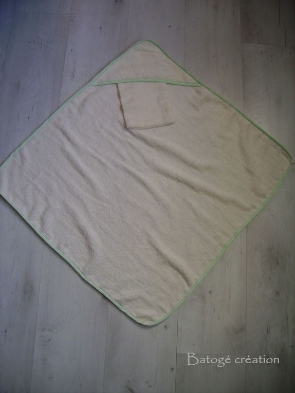 Un gant de toilette et un drap de bain de 70 X 70 cm