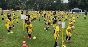 กาบอลให้ได้เงินทุกวัน BVB Foundation ส่งเสริมโครงการความอดทนของ "ศูนย์สังคมดอร์ทมุนด์"