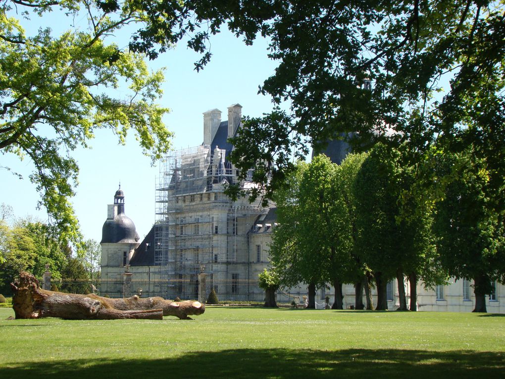 J'ai fait beaucoup de photos du Val de Loire.En voivi quelques unes mais j'aurai l'occasion de vous en faire découvrir d'autres.j'ai choisi en "couverture" de cet album un magnifique endroit, dont je tiens à garder secret le nom; En effet, trop de 