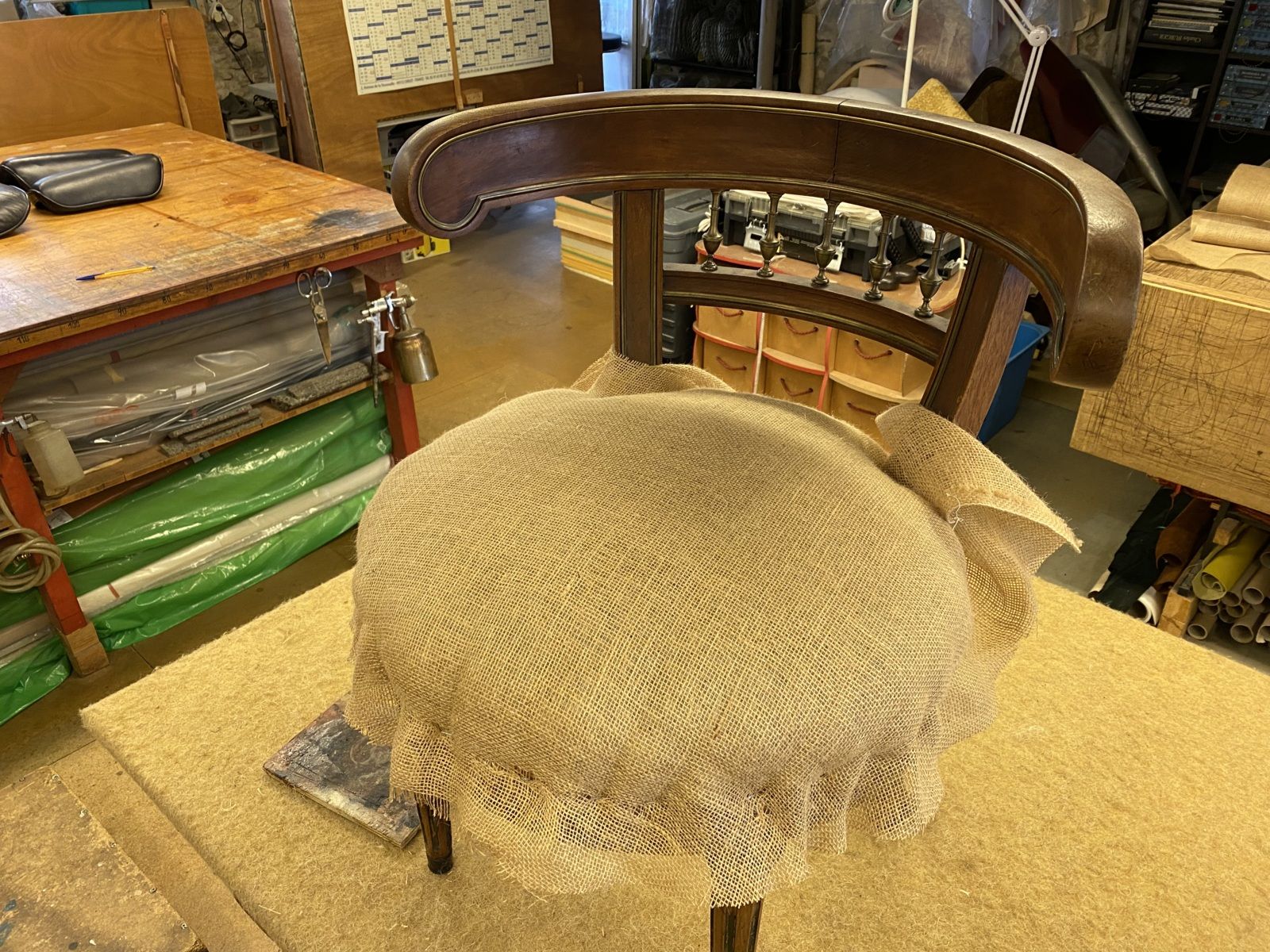Réfection complète garniture traditionnelle crin animal chaise de bureau Nap III