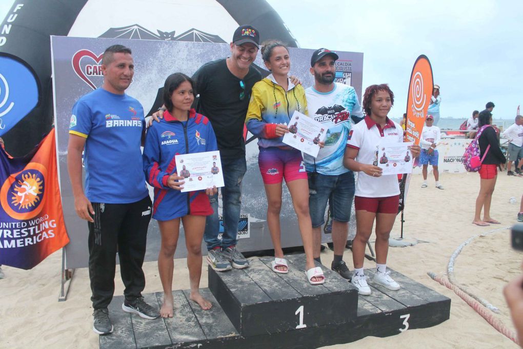 Carabobo lidera el Campeonato Nacional de Lucha de Playa en playa Waikiki de Puerto Cabello