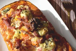 Butternut farcie à la fourme d'Ambert, aux lardons de bacon et aux noix