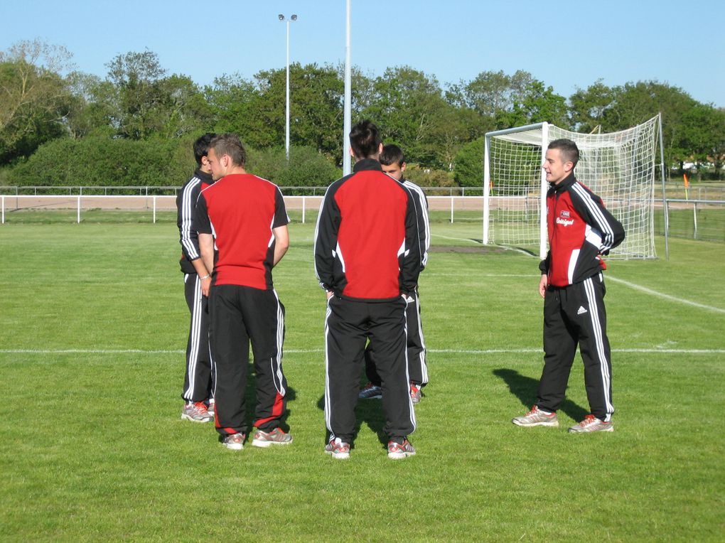 Tournoi de Beauvoir-Sur-Mer (85).
Arrivé le mercredi 15 mai pour jouer le 16 mai.
Résultat : Une excellente prestation de l'équipe avec une victoire à l'arrivée.
Bravo et Merci.