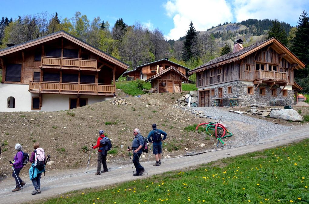 Premierjour : Le village de Bionnassay, sous l'aiguille de Bionnassay.