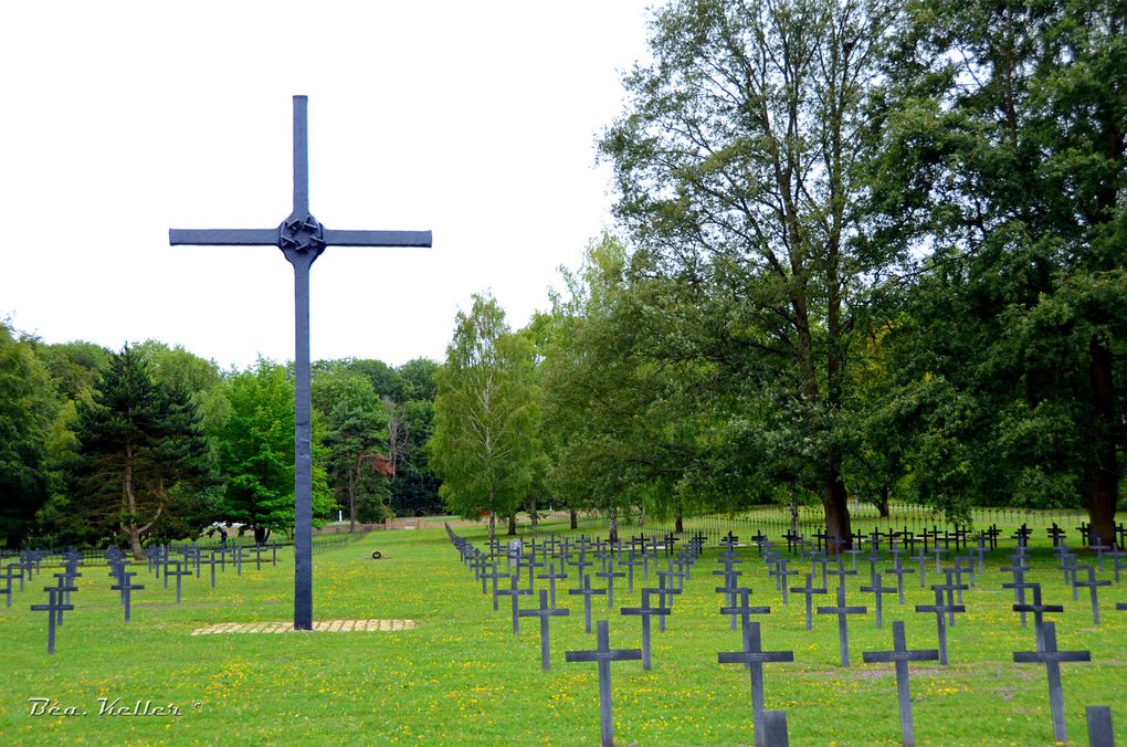 Le cimetière, cliquez sur les photos.