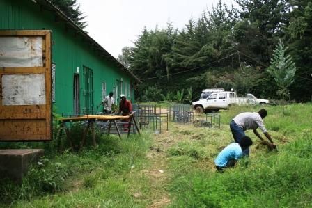 Yeteem Children and Destitute Mothers Fund, Asko (quartier périphérique à l'Ouest d'Addis), de l'autre côté de Wingate (porte vers l'autoroute). Difficile d'accès en ce moment car une route est en construction...