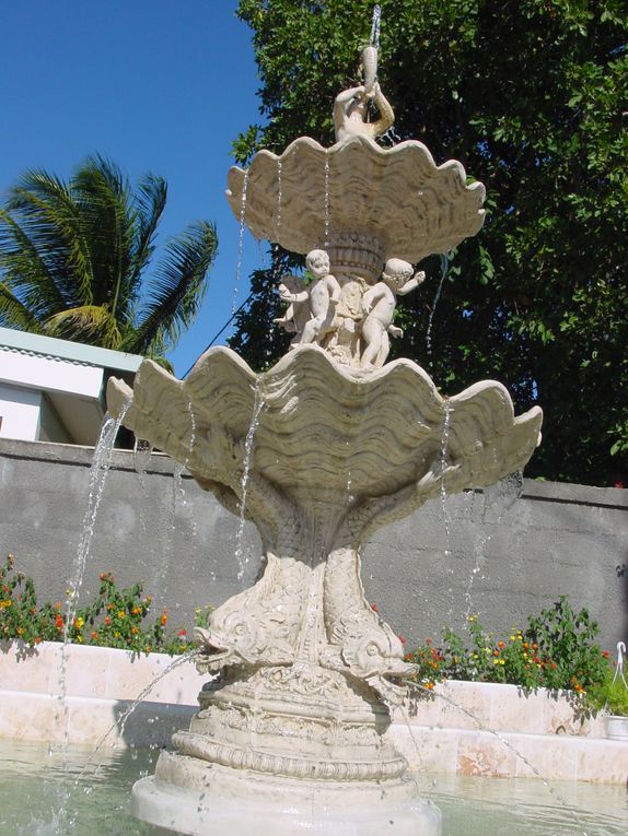 Fontaines à installer au jardin , dans un patio ou sur une terrasse , reliées à l'eau courante ou en circuit fermé . mobilis-gpe@orange.fr 