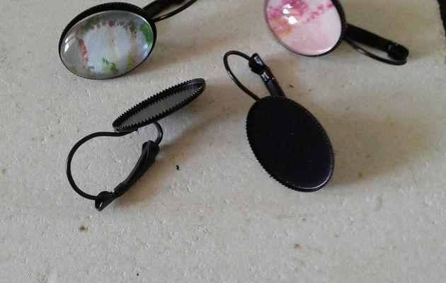 Supports dormeuses noires, boucles oreilles noires,cabochon oval 13x18mm,oreilles percées,création bijoux femmes,bijoux hommes,collage Pierre,gemme,image,photo,peinture,aquarelle,pastel,fourniture ateliers créatifs,diy