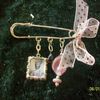 Petite broche vintage esprit boudoir