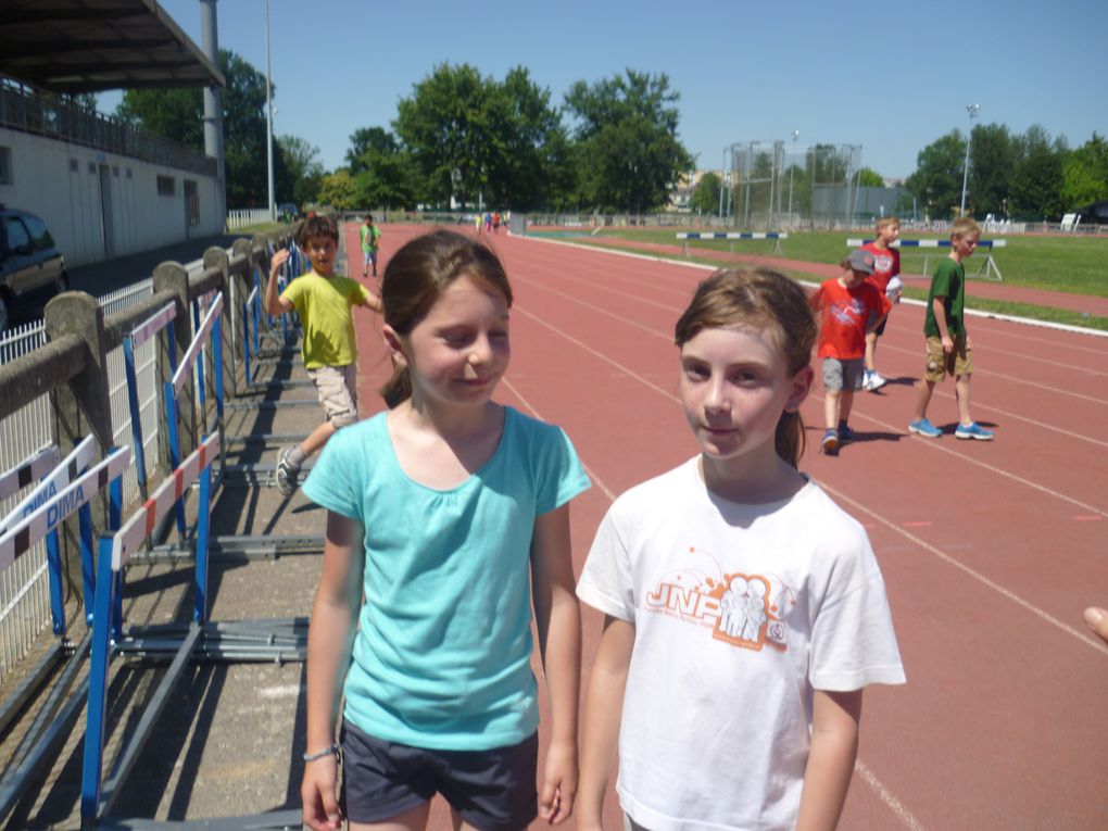 Mardi 26 juin nous avons participé à la 4ième journée olympique paloise.
Merci à Pascale Cartillon à François de l'USEP et au comité olympique départemental pour l'organisation de ces journées.