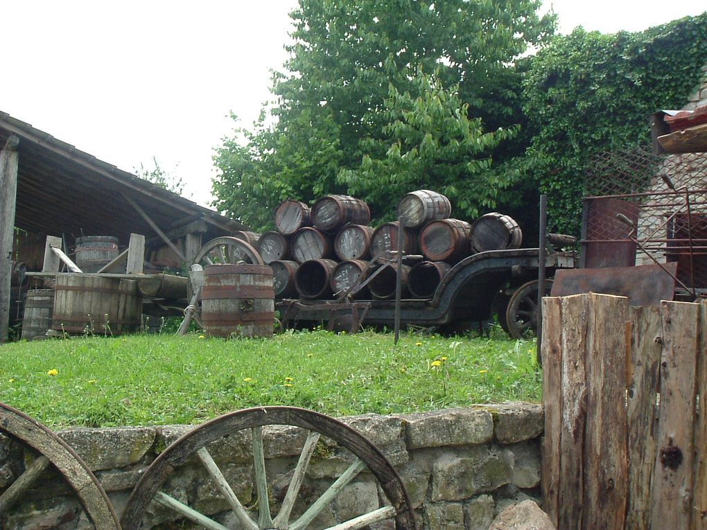 Notre Village 1900, vues divers des lieux, tâches quotidiennes, outils et paysages.
Photos Claude Cristofol