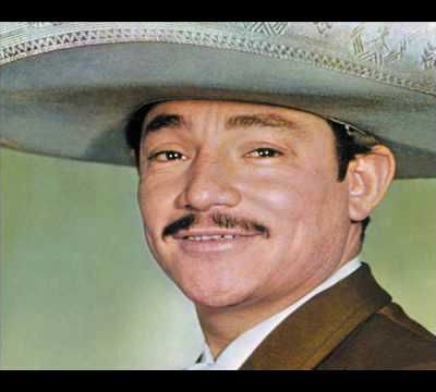 Javier Solís chante les boleros en hommage à Agustín  Lara