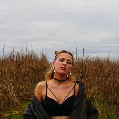 Retrouvailles avec Mary Bach au Studio Luna Rossa afin d’en apprendre plus sur son second EP à paraître !