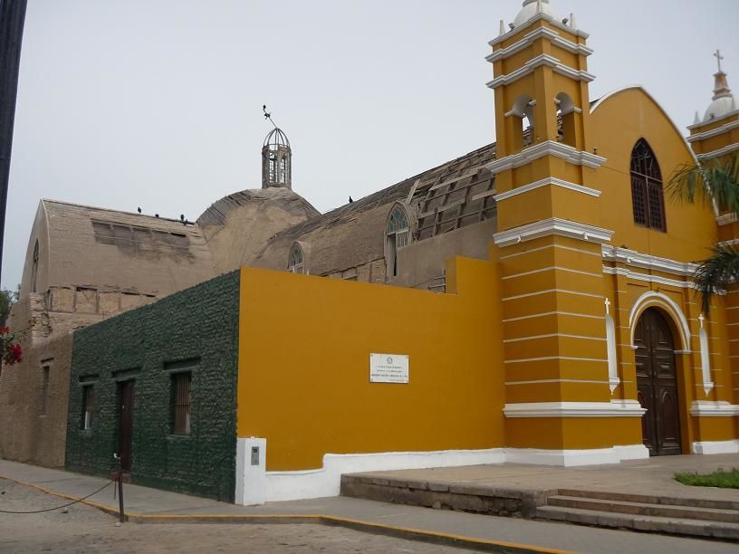 - El parque de agua : chorégraphies aquatiques, nombreuses fontaines
- Barranco : un quartier de Lima
- Miraflores : le quartier où on habite
- Parque del Amor : parc sur la falaise à Miraflores
- Redpsychollama : notre guesthouse