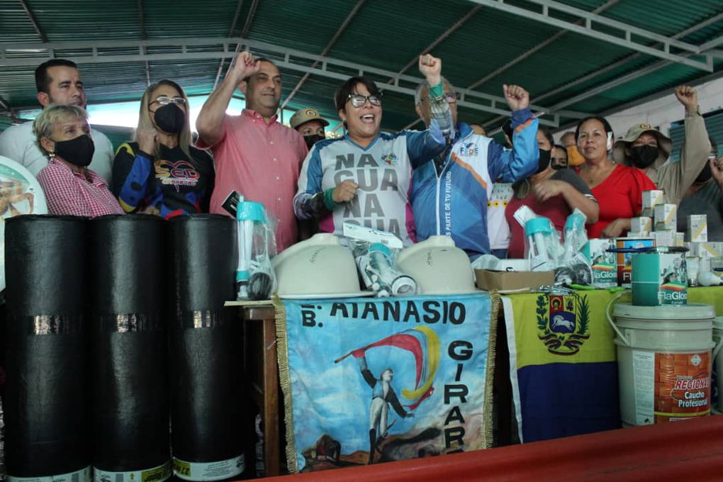 Alcaldesa Ana González inspecciona adelantos de las Bricomiles en planteles de Naguanagua  