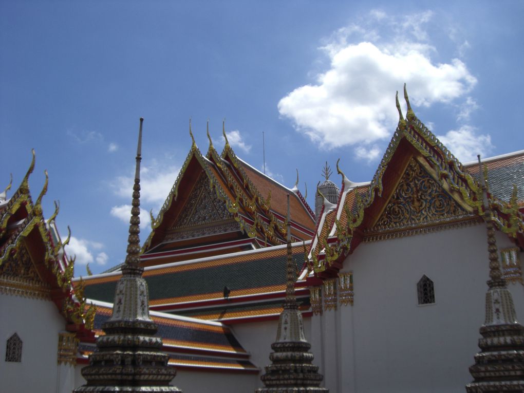 Photos du Temple de Wat Pho qui héberge la plus grande représentation de Bouddha qui en plus est couché.