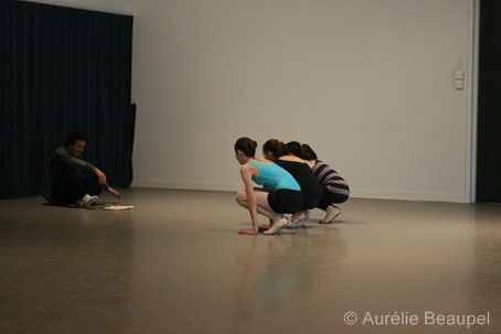 Nicolas Maloufi avec les groupes d'élèves des classes de danse du CRD du Choletais pour une création