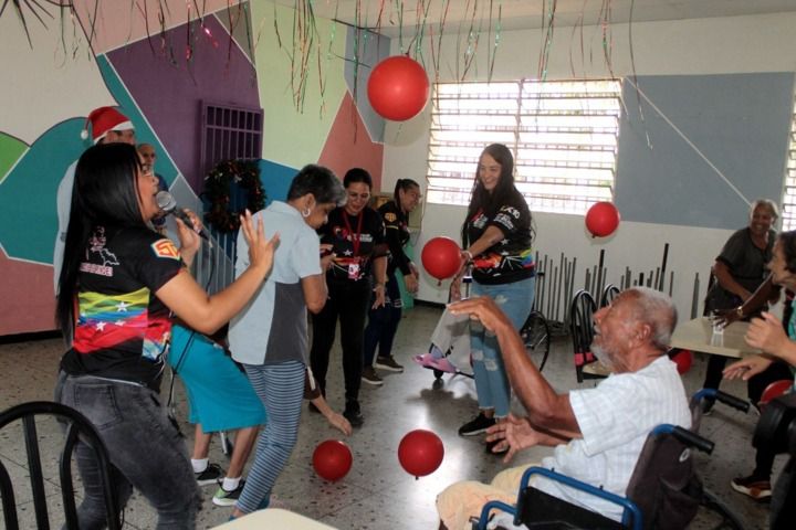 Gobierno de Carabobo entregó donativos en Hogar Geriátrico “San Martín de Porres” en Naguanagua