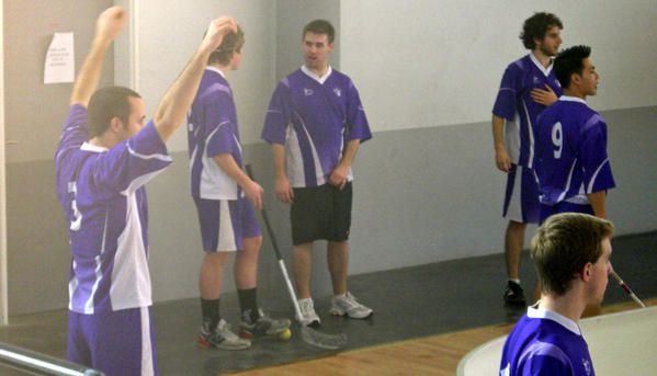 <p>Voil&agrave; les premi&egrave;res photos du week-end &agrave; Orl&eacute;ans. Ces images sont tir&eacute;es de deux matches du PUC : contre Besancon (8-0) et contre Marseille (3-2).</p>
<p>Merci &agrave; Aline et Sabine, nos supportrices et photographes!</p>