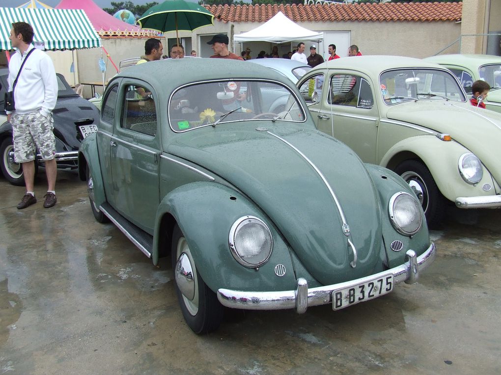 Voixi l'album de la 7ème édition du Classic VW Catalan. Elle se déroulait comme d'habitude à Argelès sur mer (66) et malgré la pluie ce fût une très bonne édition :) L'année prochaine j'y retourne :)