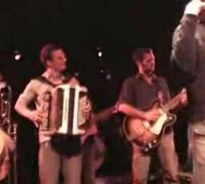 "Ici, on s'aime sans frontières..."