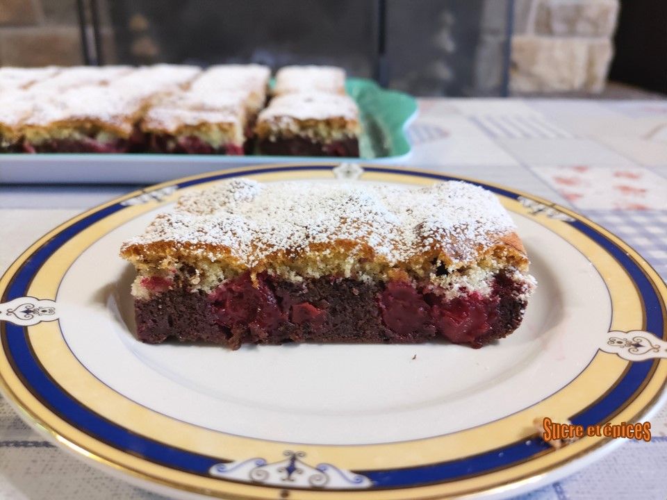 Gâteau bicolore aux griottes ou cerises - Recette en vidéo