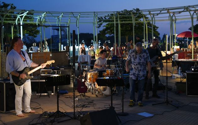 Les marchés nocturnes à la plage