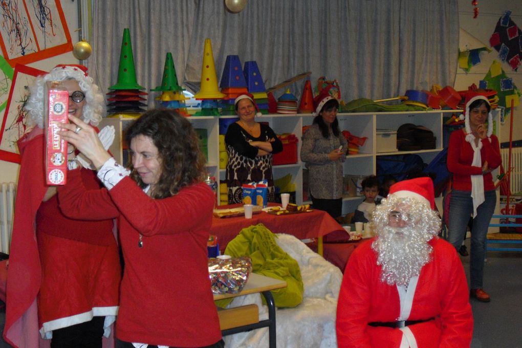 Père et mère noël à la maternelle