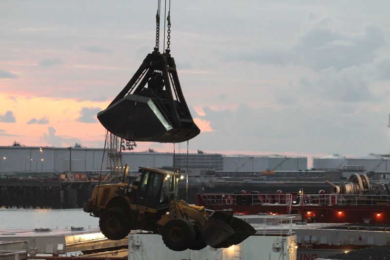 Visite du terminal de Môle central.
Terminal dédié au charbon,la centrale EDF est à côté et elle consomme ....