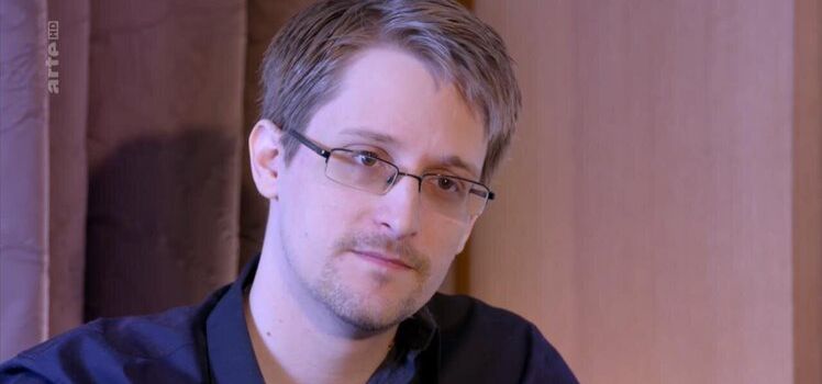 Edward Snowden se voit accorder la nationalité russe, à sa demande