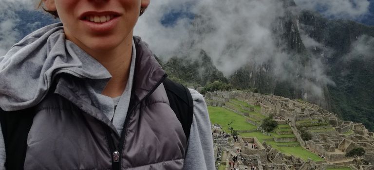 Retratos de chiquis super felices en Machu Picchu