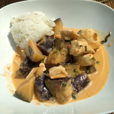 Curry rouge de poulet aux aubergines